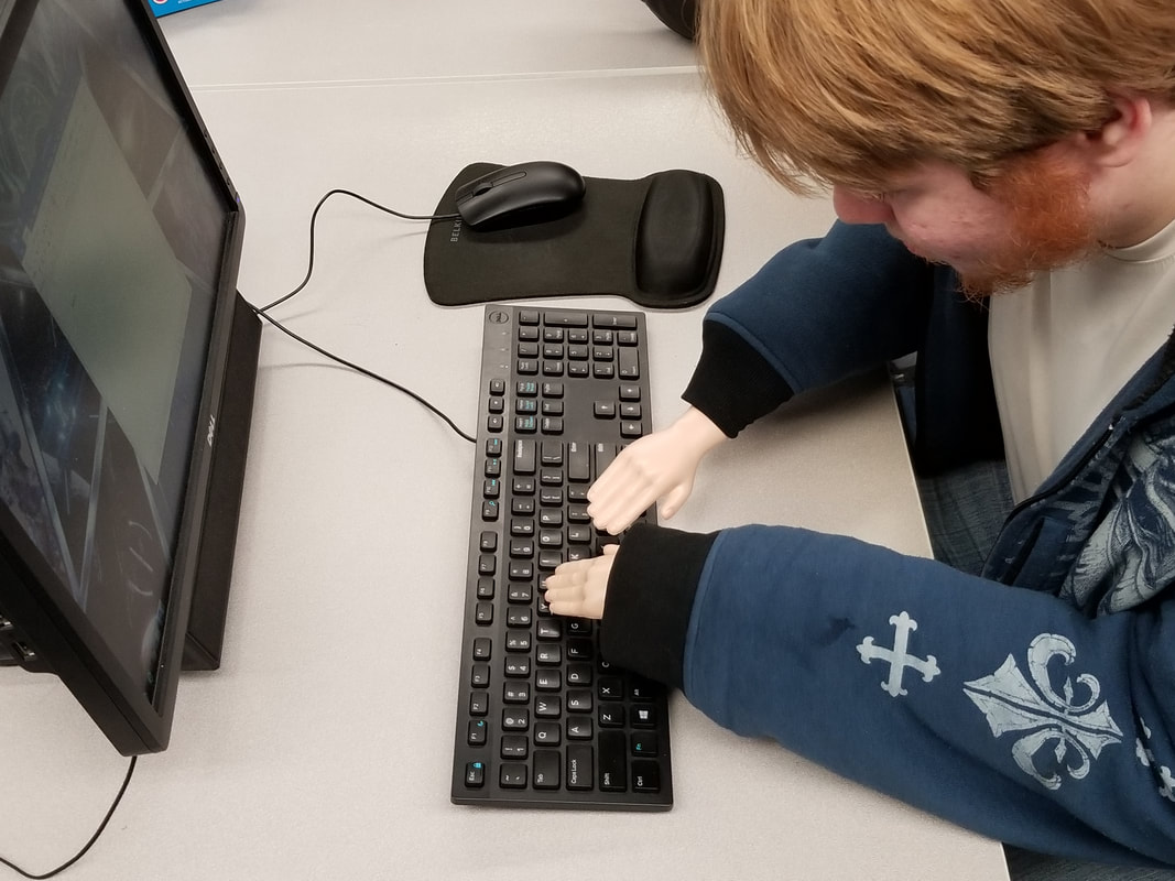 student typing on computer Picture