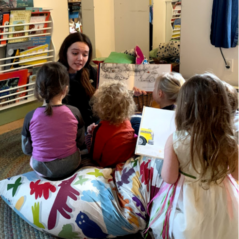 HS student reading to pre-k kids Picture